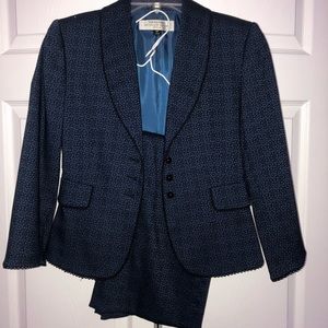 Tahari skirt suit